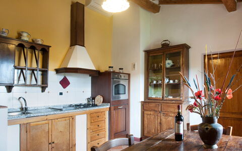 Agriturismo Paterno: Pièce, Comptoir, Propriété, Meubles, Cuisine, Design Intérieur, Bâtiment, Maison, Domicile, Immobilier