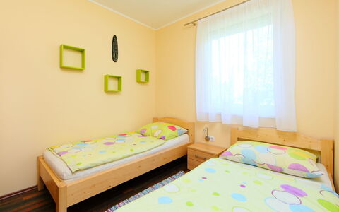 Beige: Meubles, Propriété, Fenêtre, Vert, Confort, Bleu Azur, Textile, Design Intérieur, Lit
