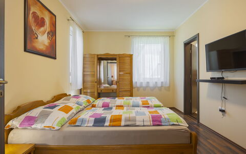 Beige: Lit, Chambre, Drap De Lit, Bois, Literie, Meubles, Design Intérieur, Cadre De Lit, Domicile, Plafond