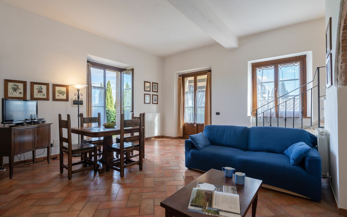 rocche-di-valiano-chianti-castelnuovo-berardenga-glicine-living-room
