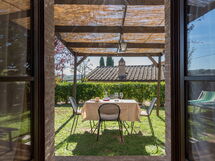 rocche-di-valiano-chianti-castelnuovo-berardenga-glicine-garden