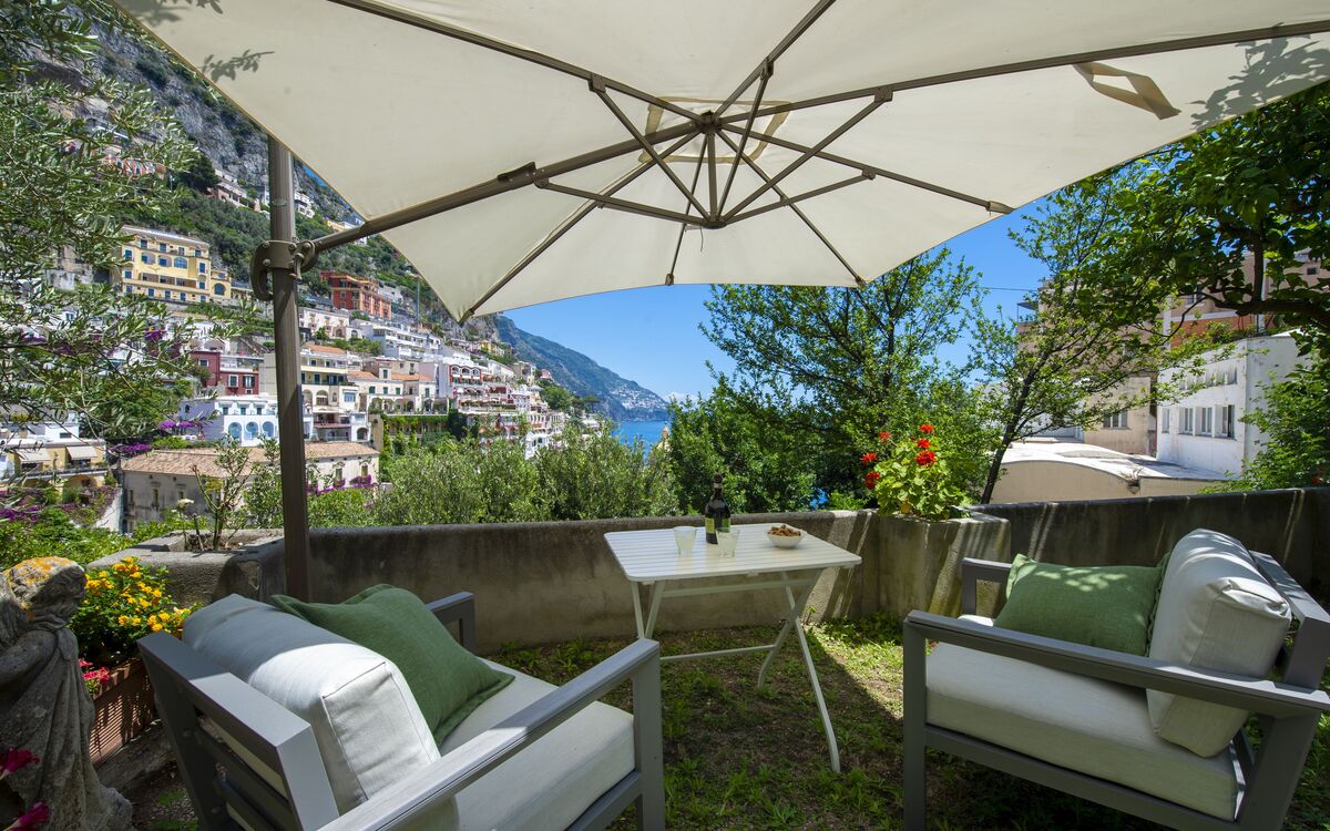 villa-deli-positano-villa-landscape-armchairs