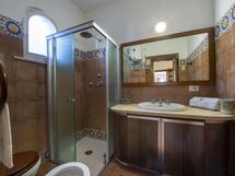 villa-deli-positano-villa-bathroom