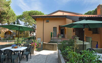 Rosolina Mare 600: Propriété, Bâtiment, Maison, Immobilier, Domicile, Chalet, Patio, Arrière-Cour, Architecture, Ombre