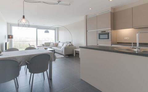 Solis with Balcony: Propriété, Cabinetry, Bâtiment, Meubles, Comptoir, Table, Chaise, Électroménager, Design Intérieur, Architecture