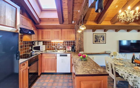 Haus Rollin: Comptoir, Design Intérieur, Cuisine, Bois, Meubles, Plafond, Sol, Sol, Luminaire Plomberie, Éclairage