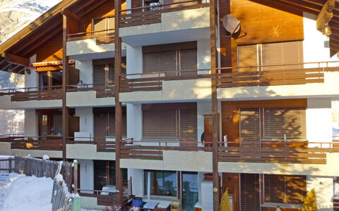 Haus Rollin: Propriété, Maison, Bâtiment, Domicile, Immobilier, Architecture, Jaune, Appartement, Façade, Siding
