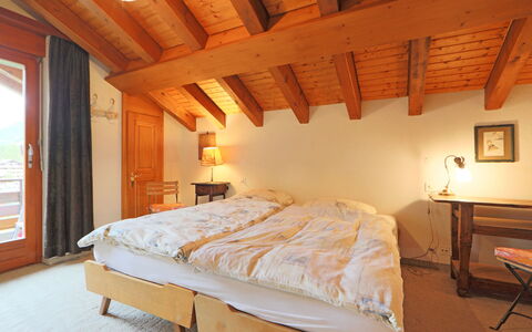 Haus Rollin: Chambre, Pièce, Lit, Meubles, Propriété, Cadre De Lit, Drap De Lit, Design Intérieur, Plafond, Literie