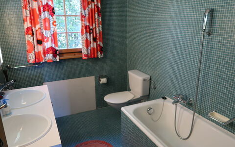 Chistiala Dadens: Luminaire Plomberie, Robinet, Baignoire, Propriété, Lavabo, Salle De Bains, Bleu, Produit, Bleu Azur, Évier