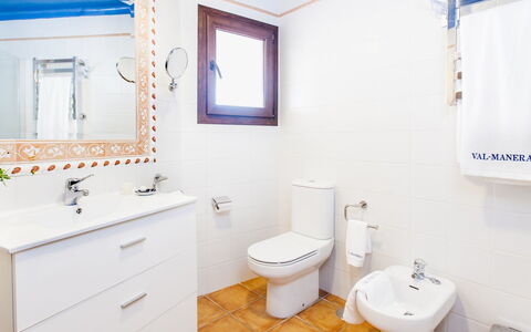 Zurbarán by the Sea: Salle De Bains, Propriété, Pièce, Bleu, Immobilier, Design Intérieur, Maison, Sol, Meubles, Bâtiment