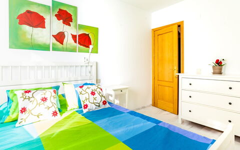 Edif. Museo 2ºk: Pièce, Chambre, Design Intérieur, Meubles, Mur, Vert, Turquoise, Produit, Drap De Lit, Lit
