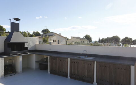 Perales: Propriété, Maison, Toit, Bâtiment, Domicile, Architecture, Pièce, Béton