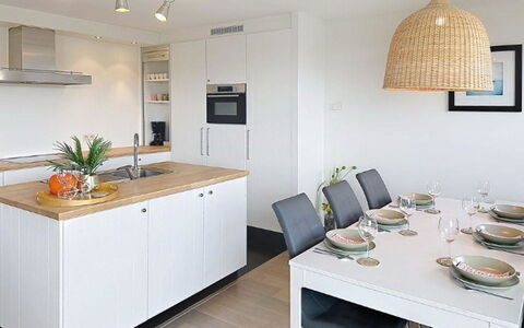 Bredene 500: Meubles, Design Intérieur, Sol, Luminaire, Comptoir, Cuisine, Bois, Plafond, Cabinetry, Sol
