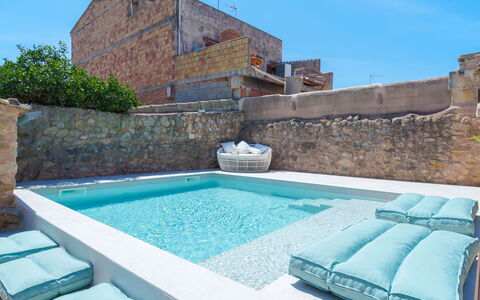 Ca Sa Padrina: Ciel, L'Eau, Propriété, Bleu Azur, Rectangle, Piscine, Bâtiment, Mobilier De Jardin, Plante, Composite