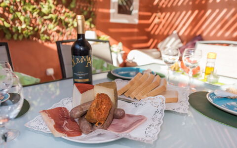 Fonoll Mari: Repas, Brunch, Aliments, Petit Déjeuner, Plat, Table, Cuisine, Verre De Vin, Verres À Pied, Souper