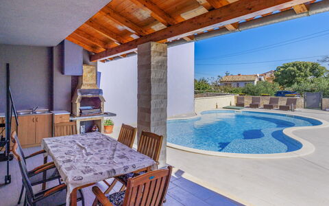 Mario 2: Piscine, Sol, Sol, Composite, Mobilier De Jardin, Recours, Tuile, Ombre, Biens, Chaise