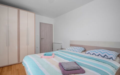 Mario 2: Chambre, Lit, Pièce, Meubles, Propriété, Drap De Lit, Cadre De Lit, Literie, Mur, Design Intérieur