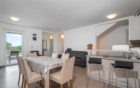 Mario 2: Table, Meubles, Bâtiment, Chaise, Bois, Table Cuisine Et Salle A Manger, Design Intérieur, Sol, Sol
