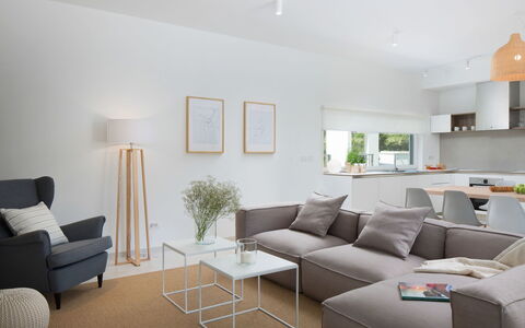 Santa Marina: Salon, Meubles, Pièce, Design Intérieur, Propriété, Table Basse, Canapé, Bâtiment, Sol, Mur