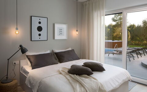 Santa Marina: Chambre, Meubles, Lit, Pièce, Design Intérieur, Propriété, Cadre De Lit, Literie, Drap De Lit, Matelas
