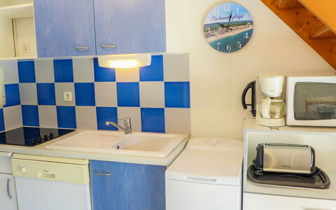 Plein Sud: Evier, Robinet, Propriété, Cabinetry, Meubles, Évier, Blanc, Comptoir, Cuisine, Luminaire Plomberie