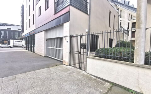 Saint Malo 330: Plante, Bâtiment, Fenêtre, Surface De La Route, Design Urbain, Ciel, Zone Résidentielle, Ville, Façade, Trottoir