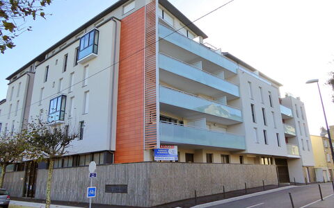 Les Allées du Port: Architecture, Bâtiment, Propriété, Quartier, Zone Résidentielle, Maison, Façade, Usage Mixte, Mur, Immobilier