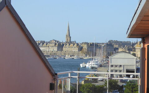 Les Allées du Port: L'Eau, Ciel, Bâtiment, Propriété, Fenêtre, Bateau, Navire, La Tour, Plan D'Eau, Quartier