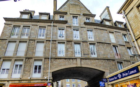 Beauchesne: Bâtiment, Architecture, Propriété, Ville, Point De Repère, Façade, Quartier, Zone Urbaine, Maison, Rue