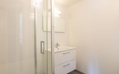 Dauphine: Propriété, Pièce, Salle De Bains, Immobilier, Sol, Design Intérieur, Maison, Bâtiment, Architecture, Tuile