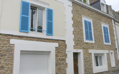 Pierre Legavre: Propriété, Maison, Bâtiment, Domicile, Façade, Immobilier, Mur, Fenêtre, Architecture, Fenêtre À Guillotine