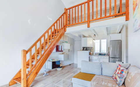 Cavalaire 460: Canapé, Bâtiment, Orange, Bois, Rayonnage, Design Intérieur, Bibliothèque, Sol, Sol, Salon