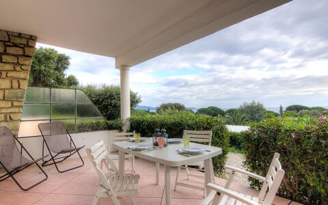 Cavalaire 505: Propriété, Maison, Bâtiment, Immobilier, Domicile, Pièce, Design Intérieur, Meubles, Architecture, Patio