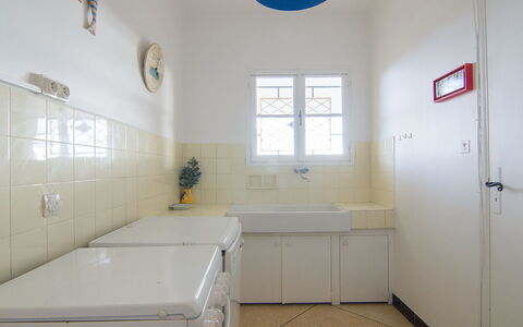 Cavalaire 505: Propriété, Pièce, Sol, Salle De Bains, Bâtiment, Maison, Design Intérieur, Architecture, Immobilier, Daylighting