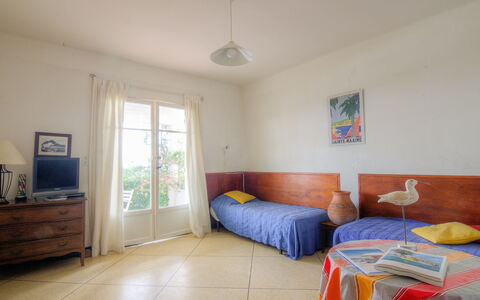 Cavalaire 505: Pièce, Meubles, Propriété, Chambre, Drap De Lit, Lit, Sol, Design Intérieur, Bâtiment, Cadre De Lit