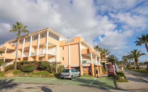 Cavalaire 651: Propriété, Zone Résidentielle, Bâtiment, Domicile, Ciel, Immobilier, Maison, Architecture, Usage Mixte, Condominium