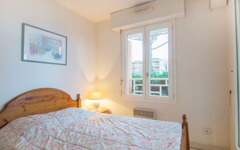 Cavalaire 651: Chambre, Lit, Pièce, Propriété, Meubles, Drap De Lit, Sol, Literie, Cadre De Lit, Design Intérieur