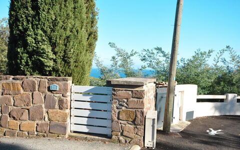 Villa Chantoiseau: Bâtiment, Propriété, Meubles, Fenêtre, Confort, Bois, Design Intérieur, Ombre, Sol
