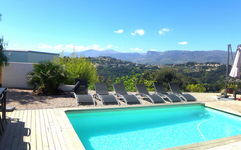 Les Oliviers: L'Eau, Ciel, Propriété, Plante, Piscine, Bâtiment, Nuage, Bleu Azur, Rectangle, Herbe