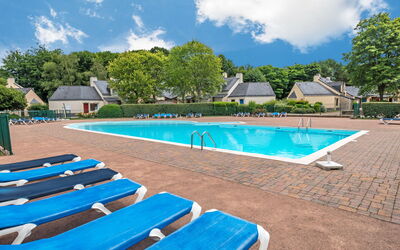 Ploemel 100: Piscine, Propriété, Recours, Loisir, Vacances, Centre De Loisirs, Immobilier, Été, Bâtiment, Maison