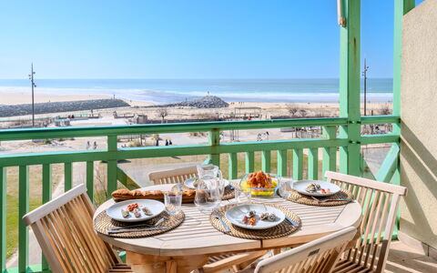 Mimizan 190: Appartement, Recours, Chaise, Dur, Hôtel, Tache De Bois, Eco Hôtel, Balcon, Planche, Villa
