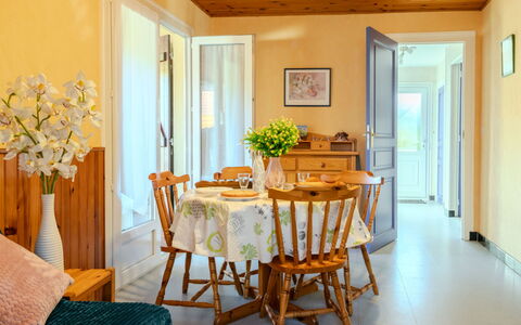Oyan Aldo: Meubles, Design Intérieur, Sol, Bois, Table, Chaise, Plafond, Sol, Salle À Manger, Pièce