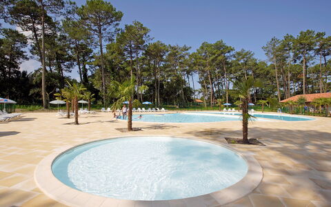 L'Allée des Dunes: Piscine, Propriété, Loisir, Vacances, Recours, Immobilier, Ciel, Arbre, Ville Resort, Parc