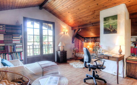 Faisans: Meubles, Propriété, Cadre, Bois, Chaise, Table, Éclairage, Fenêtre, Salon, Design Intérieur