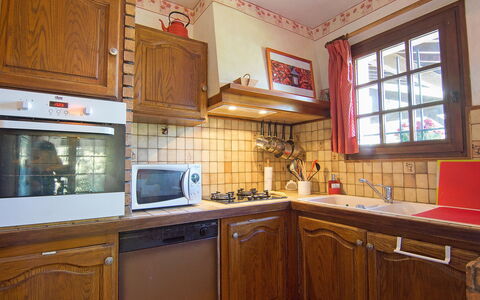 Faisans: Comptoir, Cabinetry, Propriété, Appareil De Cuisine, Fenêtre, Bois, Cuisine, Électroménager, Cuisinière, Design Intérieur