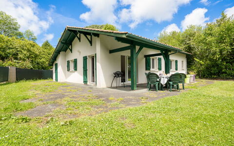 Arditea: Nuage, Ciel, Bâtiment, Plante, Propriété, Fenêtre, Arbre, Paysage Naturel, Maison, Lot Terre
