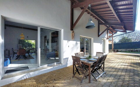 Bernadon: Porte, Domicile, Sol, Chaise, Ombre, Porche, Accueil Porte, Structure En Plein Air, Dur, Tache De Bois