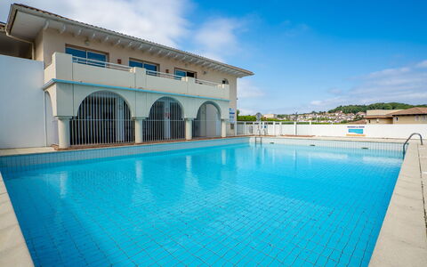 Résidence Soko Eder: L'Eau, Nuage, Ciel, Bâtiment, Propriété, Bleu, Plante, Piscine, Bleu Azur, Maison