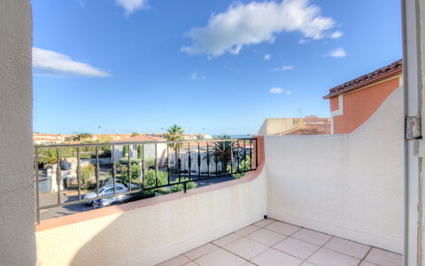Les Andalouses: Ciel, Nuage, Propriété, Bleu Azur, Ombre, Plante, Design Urbain, Design Intérieur, Condominium, Sol