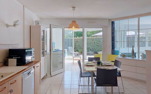 Artémis: Meubles, Design Intérieur, Sol, Sol, Chaise, Plafond, Table Cuisine Et Salle A Manger, Cuisine, Table, Comptoir